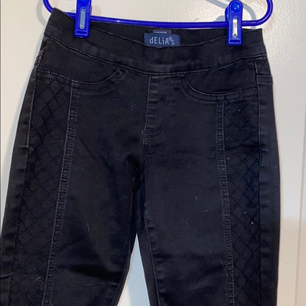 Black skinny pants/ leggings
